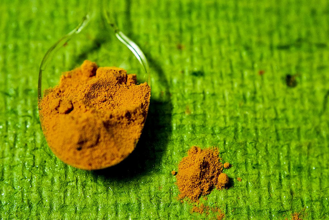 Image showing spoonful of turmeric for skin care