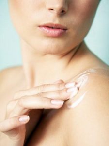 How To Care For Your Dry Skin In Winter Naturally, dry skin care in winter