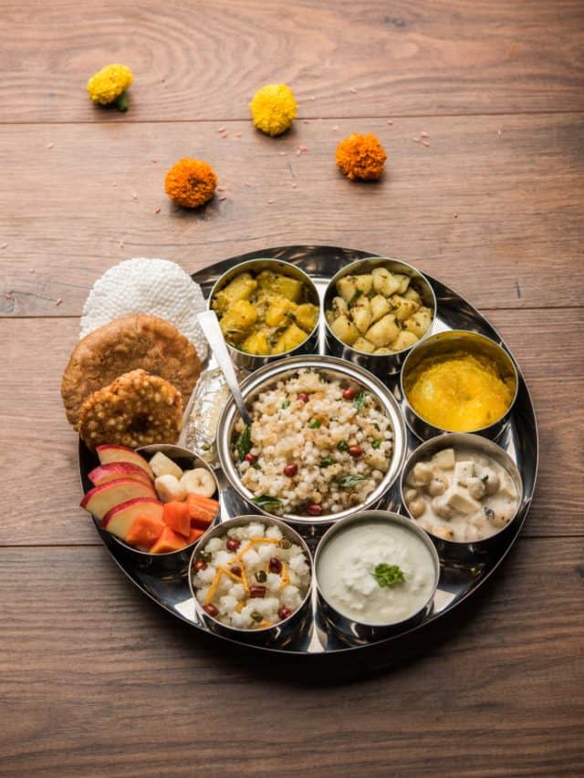 जन्माष्टमी का है व्रत तो खाएं घर पर बनी ये 6 हेल्दी डिशेज जन्माष्टमी का है व्रत तो खाएं घर पर बनी ये 6 हेल्दी डिशेज