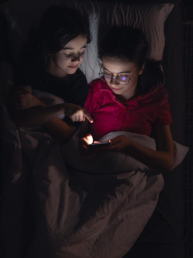 How bedtime scrolling is wrecking your Brain health? How bedtime scrolling is wrecking your Brain health?