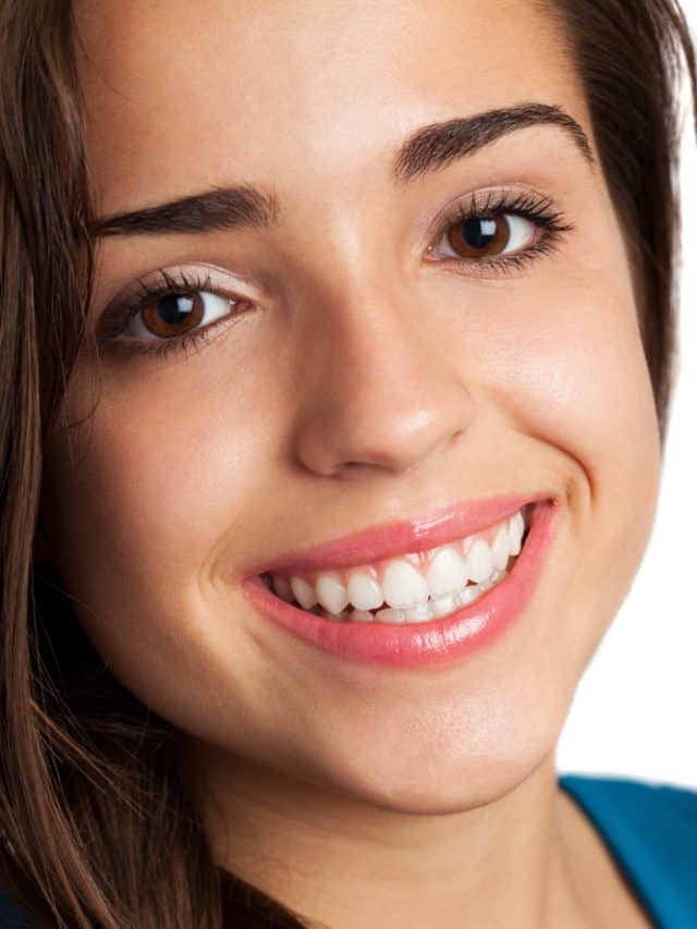 6 Natural Herbs That Helps Whiten Teeth