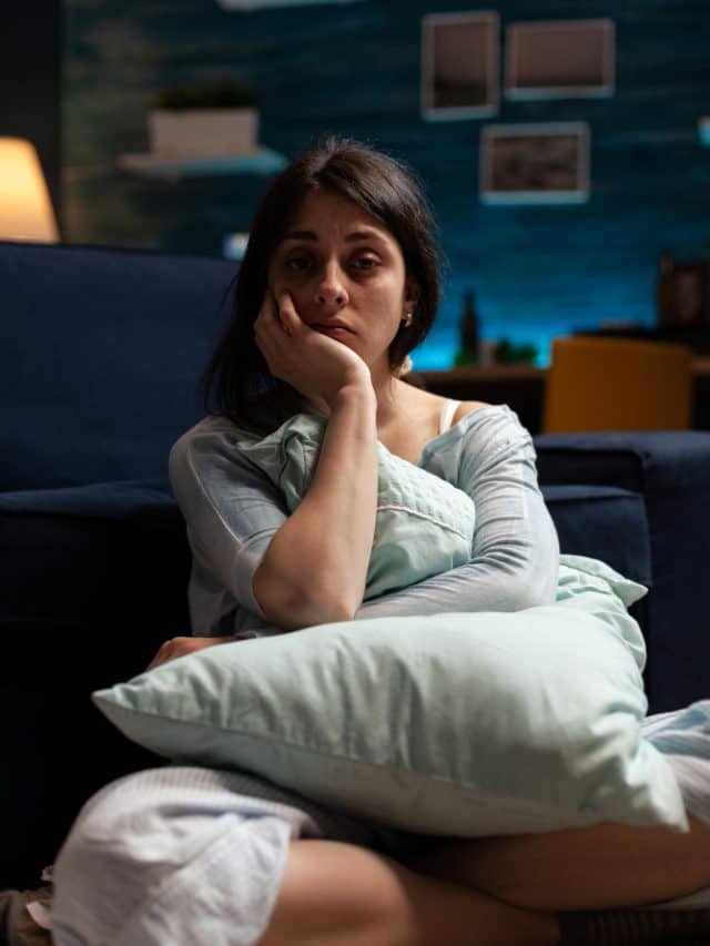 7 Early Signs Of Dementia You May Experience While Sleeping