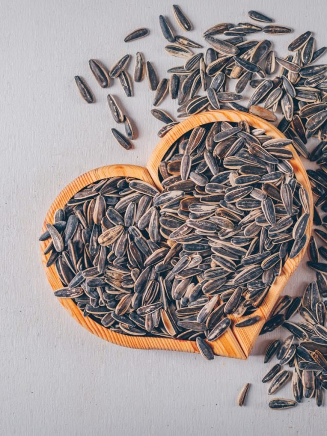 10 Reasons To Eat A Spoonful Of Sunflower Seeds Daily