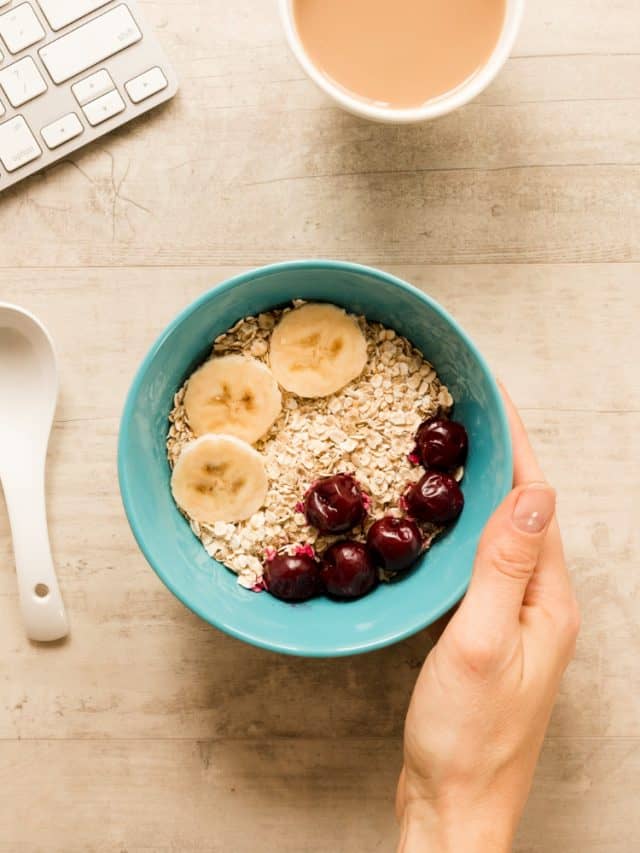 Poha vs. Oats Which Is Best For Weight Loss? Poha vs. Oats Which Is Best For Weight Loss?