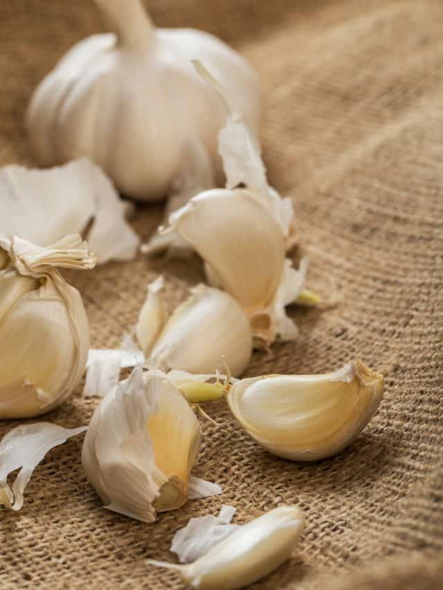 5 Powerful Health Benefits Of Eating Garlic Every Day
