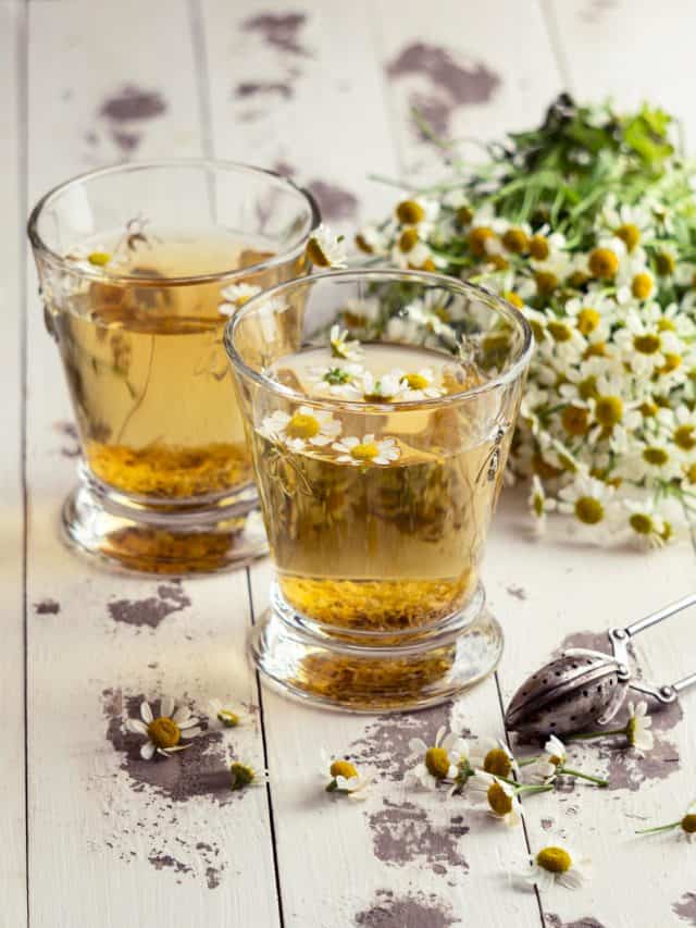 6 Best Foods & Drinks To Have Before Bed