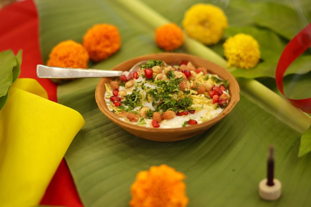 Indian,Chaat,Dahi,Bhalle,With,Curd,And,Sweet,Sauce,On