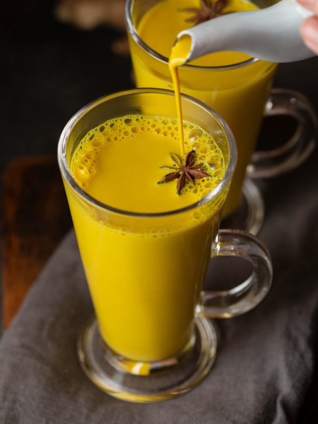 सर्दियों में पिएं हल्दी वाला दूध, मिलेंगे ये 5 जबरदस्त फायदे