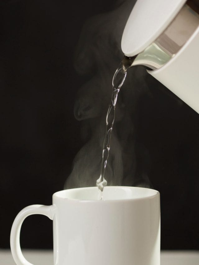 7 reasons to start drinking warm water daily