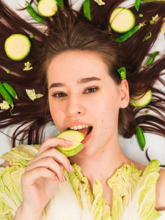 5 foods to keep your skin hydrated & glowing