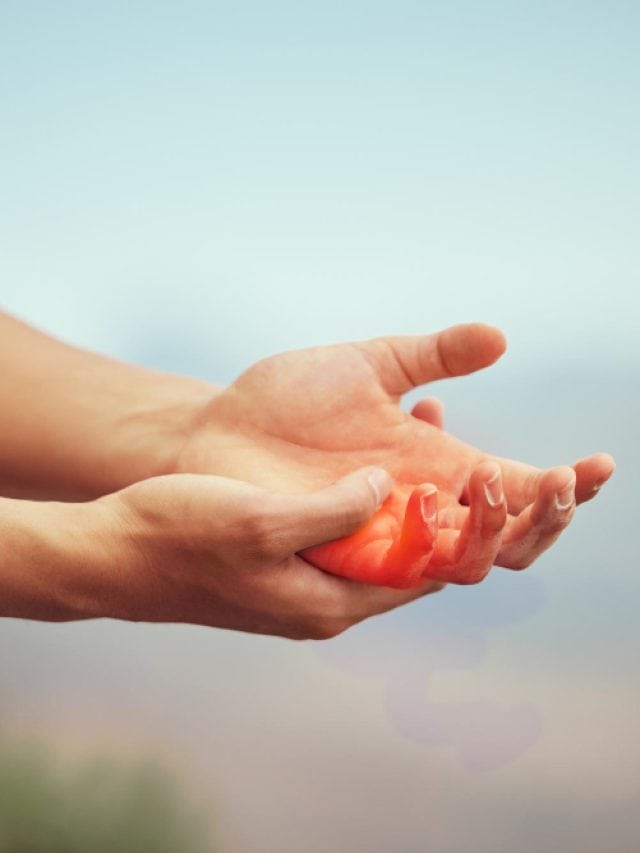 6 warning signs of high uric acid in hands & legs