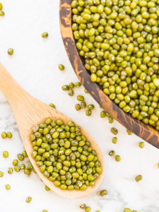 Which is healthier: raw or steamed sprouts?