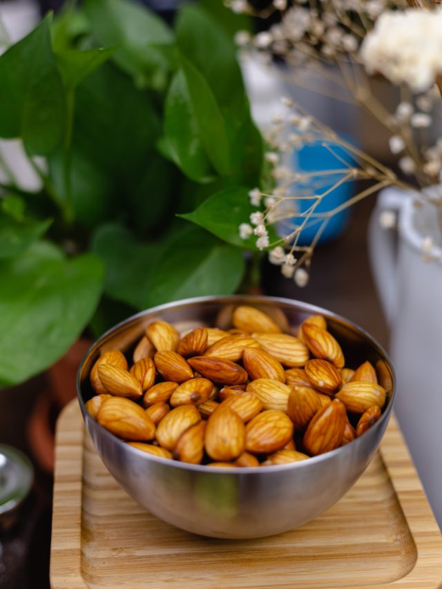 Why you should soak almonds every morning (and never stop) Why you should soak almonds every morning (and never stop)