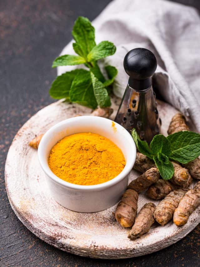 इन जबरदस्त फायदों के लिए रोजाना खाएं हल्दी