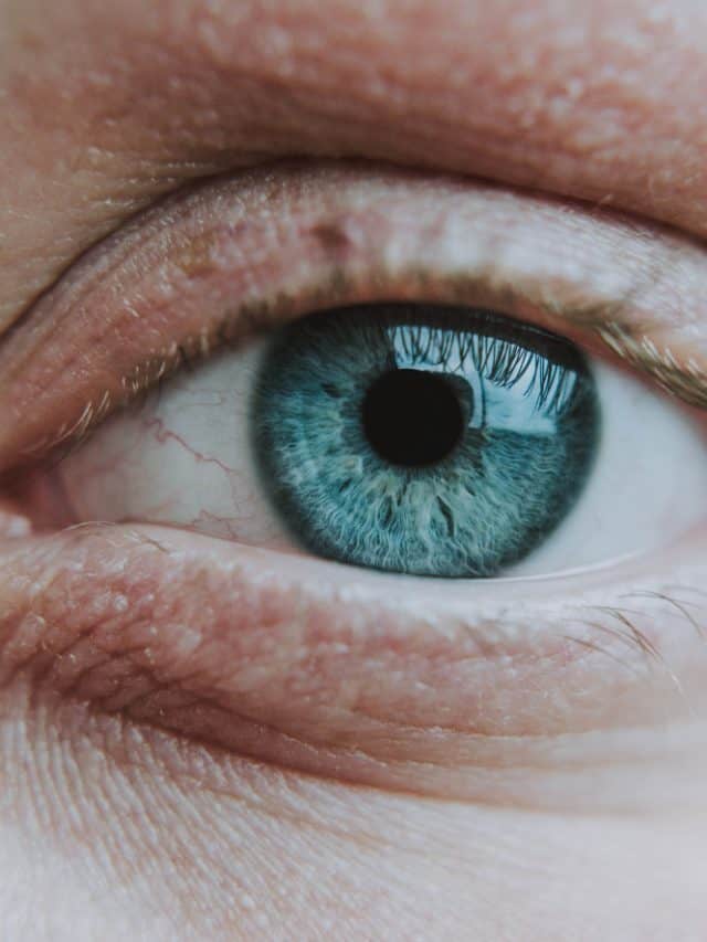 Experts say these 5 everyday foods can improve your eye health