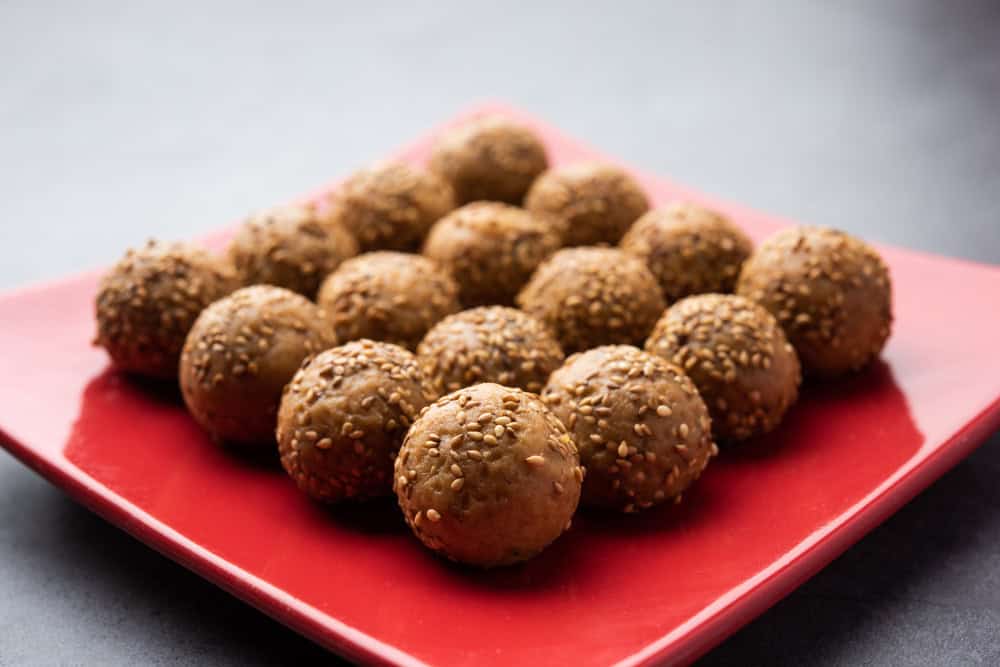 til or gud ke laddu, iron rich recipes for anaemia in hindi