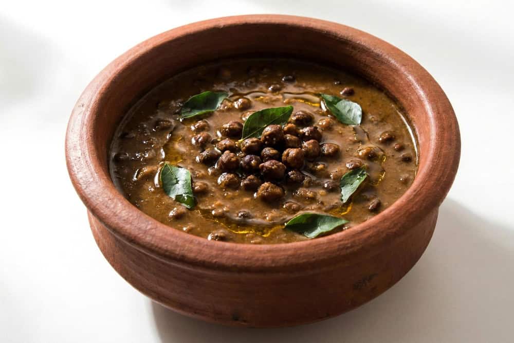 black gram, chickpeas curry, kala chana, iron rich recipes for anaemia in hindi