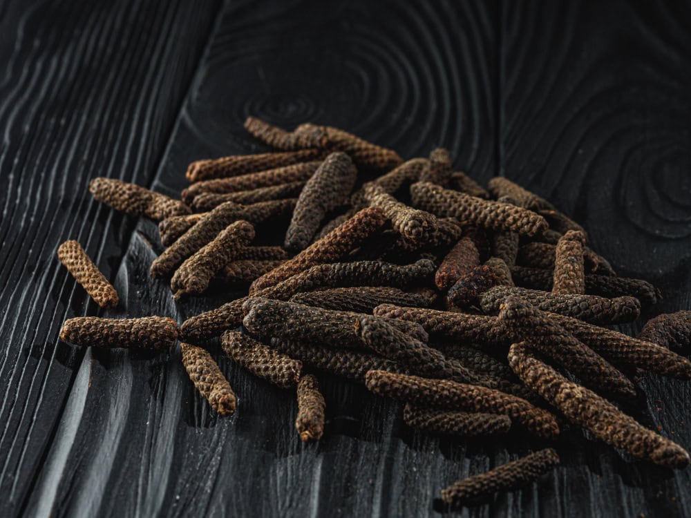 pippli, long pepper, pippali benefits in hindi