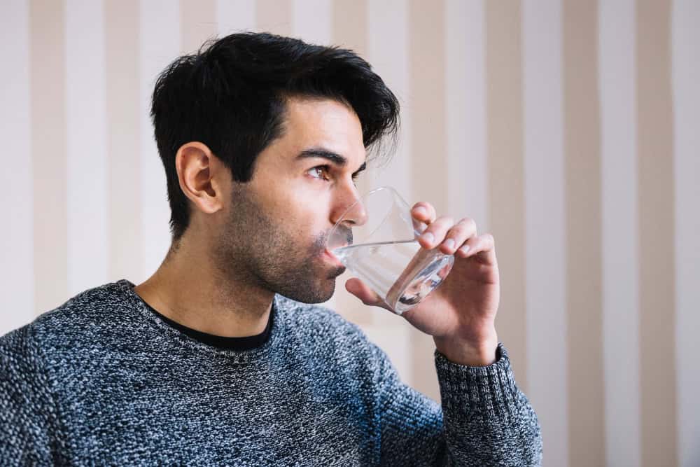 sipping and drinking water, winter care