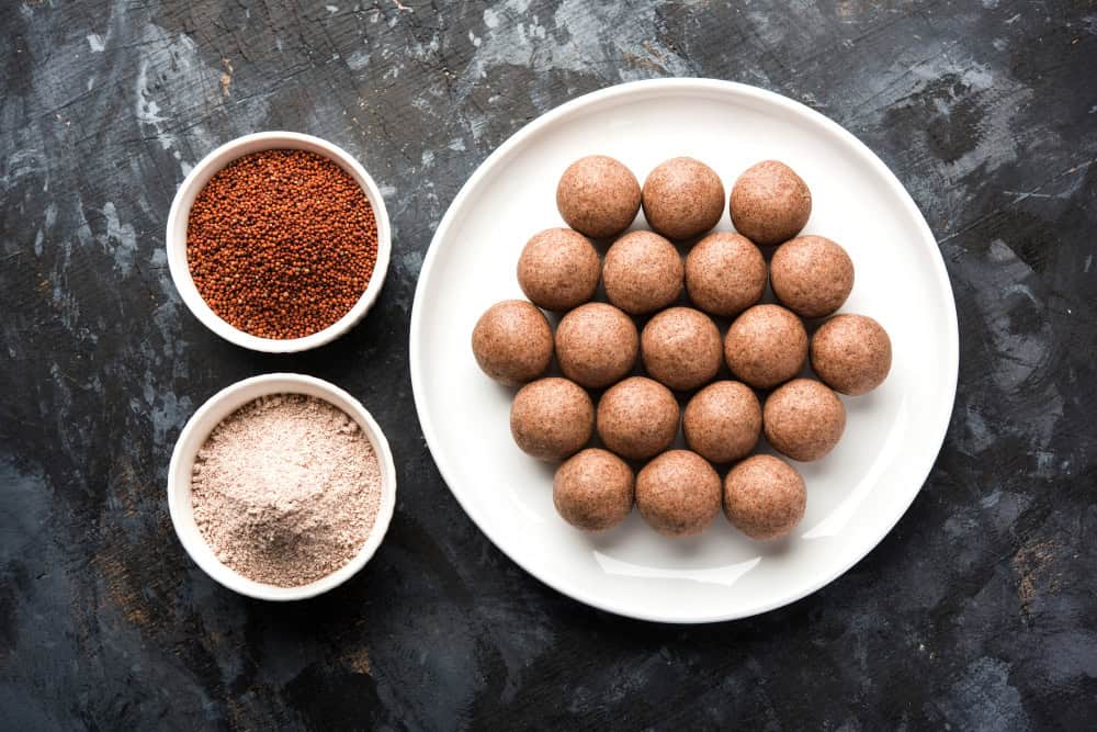 Ragi laddu, Gut-Healthy Sweet Snacks in hindi