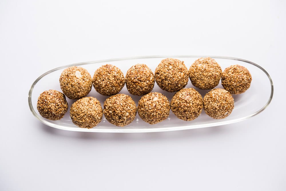 til or gud ke laddu, Gut-Healthy Sweet Snacks in hindi