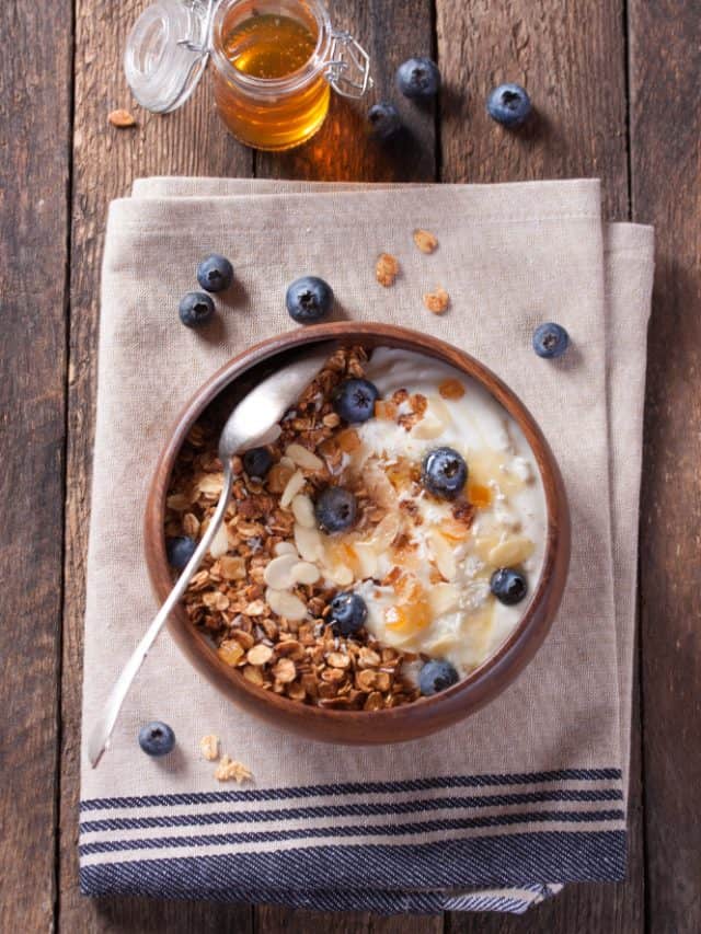 Why oats with greek yogurt make a balanced diet