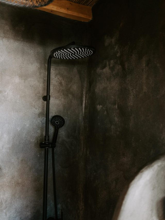 Unwind in minutes: how dark showering helps you de-stress naturally