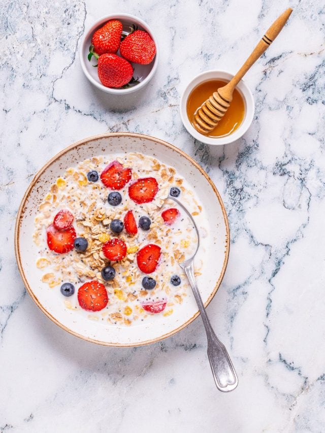 ऐसे बनाएं ओट्स और ग्रीक योगर्ट का परफेक्ट हेल्दी कॉम्बो