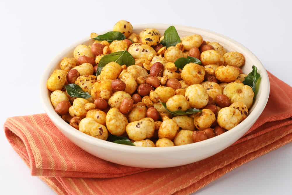 Makhana,Chiwda,Or,A,Mixture,Of,Fox,Nuts,,Peanuts,,And
