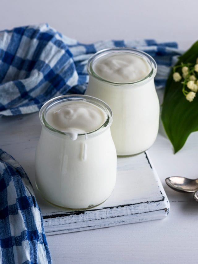Homemade curd vs. yogurt: Which is healthier?