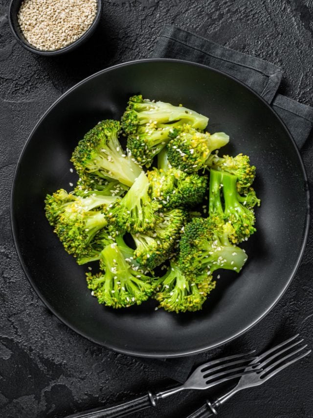 Steam vs. Air-fried broccoli: Which is healthier? Steam vs. Air-fried broccoli: Which is healthier?