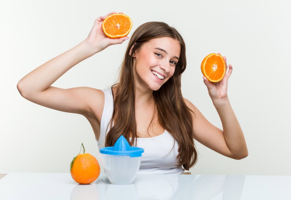 कोलेजन प्रोडक्शन और ग्लोइंग स्किन में मदद कर सकते हैं विटामिन C से भरपूर ये 10 फूड्स skin, girl, foods, ornage