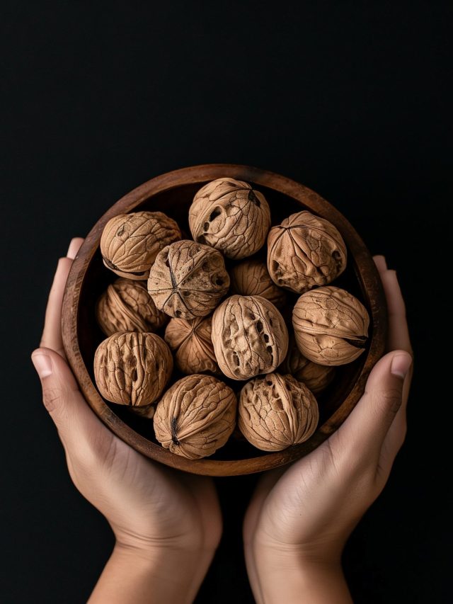 हर सुबह अखरोट खाने से दिमाग पर क्या असर पड़ता है? हर सुबह अखरोट खाने से दिमाग पर क्या असर पड़ता है?