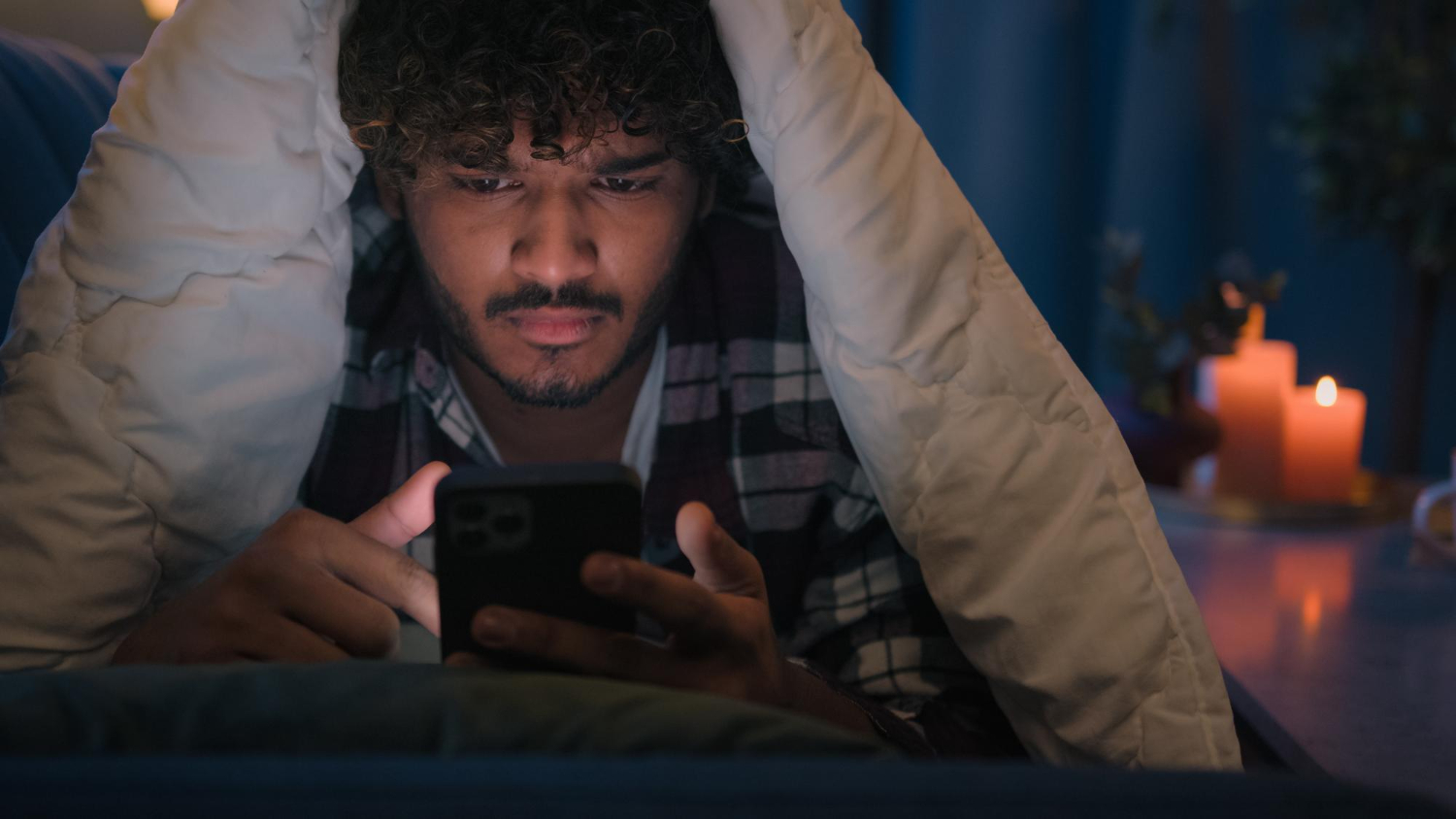 night, scrolling, phone, screen, Effects of Sleeping Late in Hindi