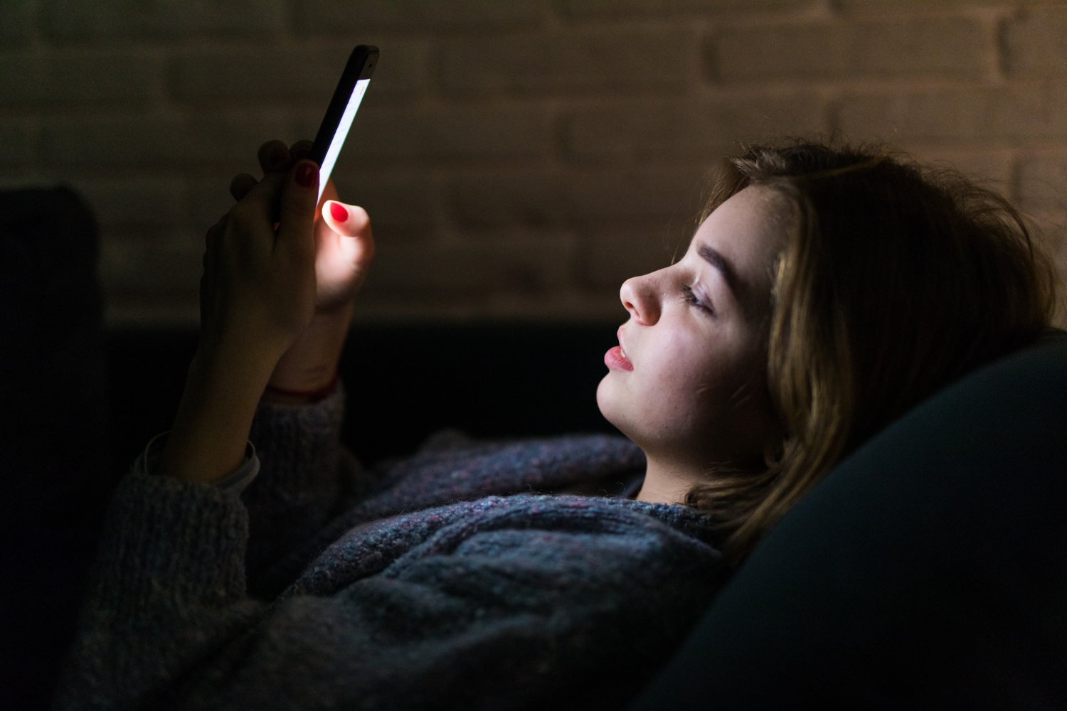 देर रात तक जागने से शरीर पर क्या असर पड़ता है? scrolling at night, Effects of Sleeping Late in Hindi